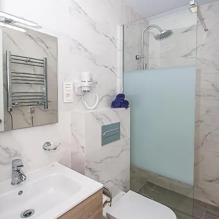 Stylish For Rent With Fantastic Location In Promenade. * Marbella